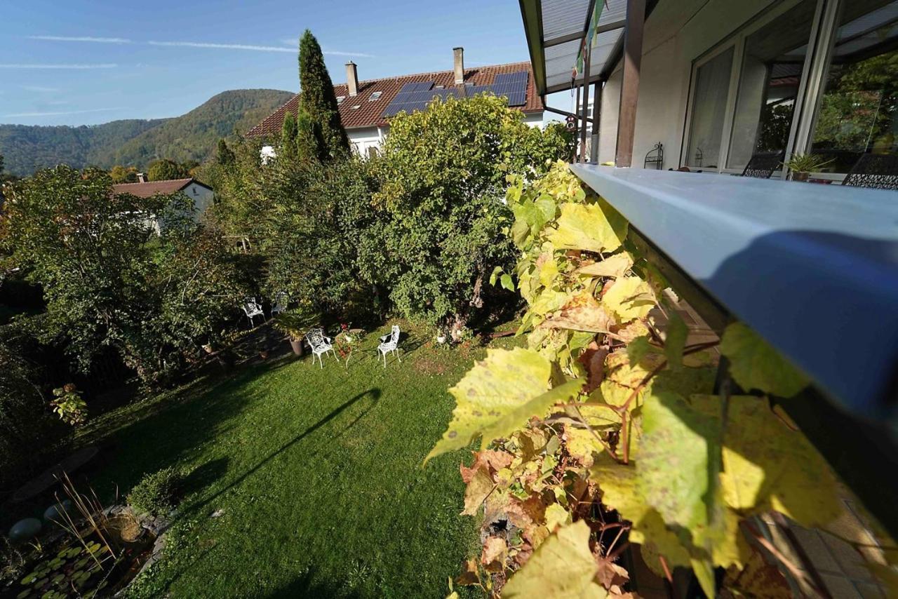 Ferienwohnung Im Haus Lotus Mit Grossem Balkon Und Garten Bad Urach Ngoại thất bức ảnh